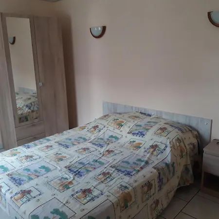La Chambre A Four Apartment *